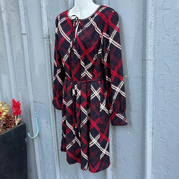Ann Taylor Plaid Belted dress, size 4 - Picture 3 of 9